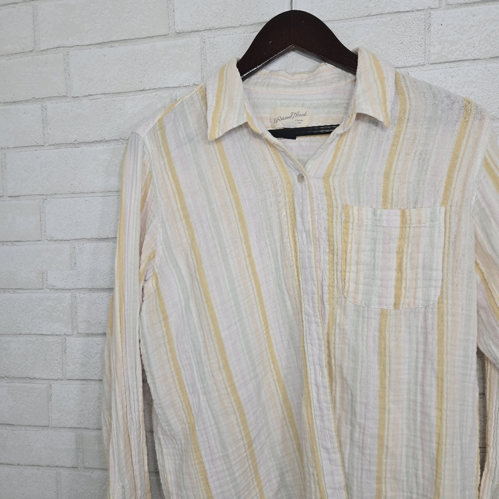Universal Thread button down top - Picture 3 of 13
